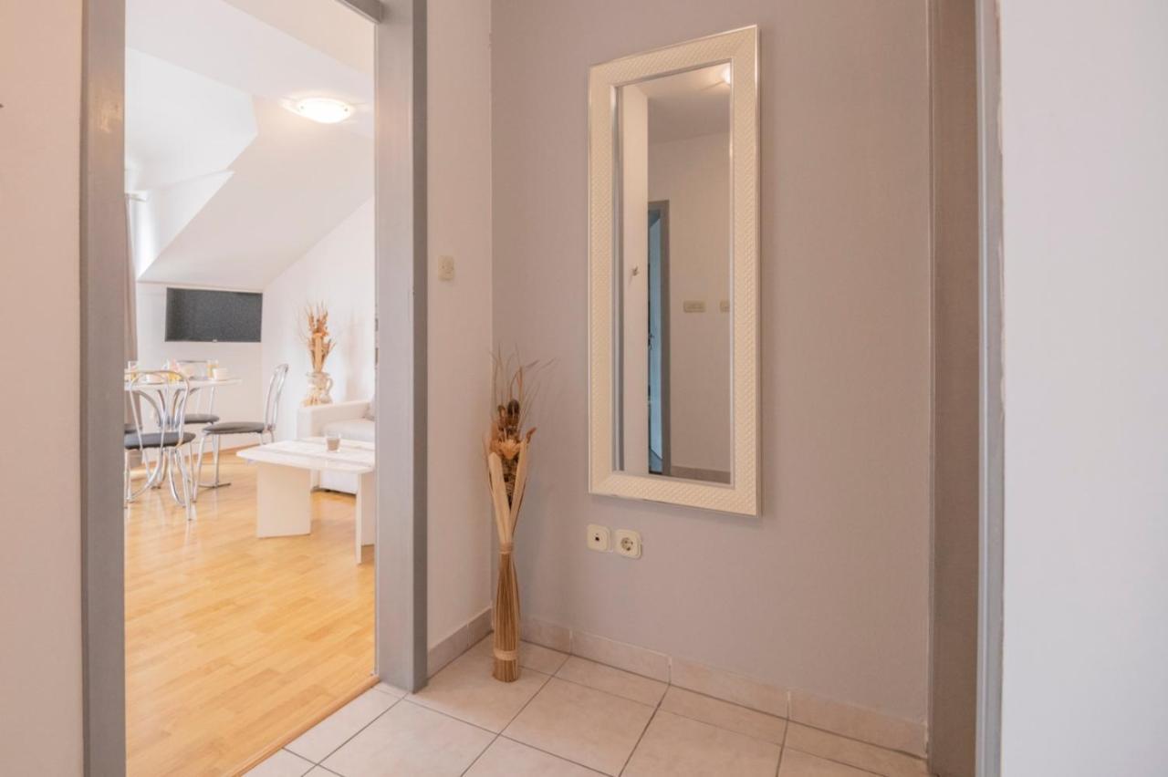 Apartments Zdravka Локва-Рогозниця Екстер'єр фото