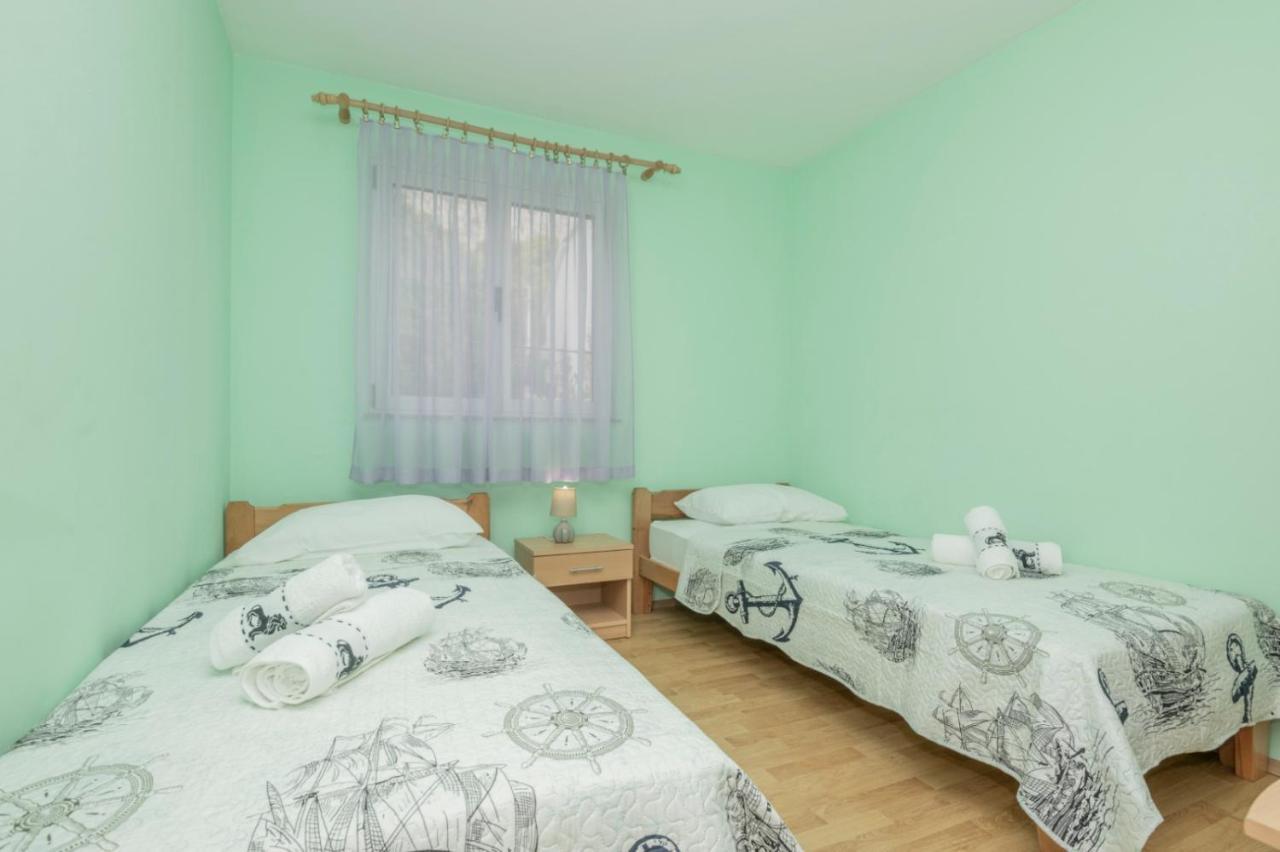 Apartments Zdravka Локва-Рогозниця Екстер'єр фото